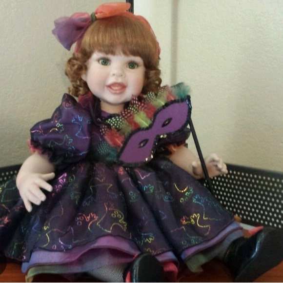 Marie Osmond Boo Hoo Porcelain Doll - Picture 4 of 6